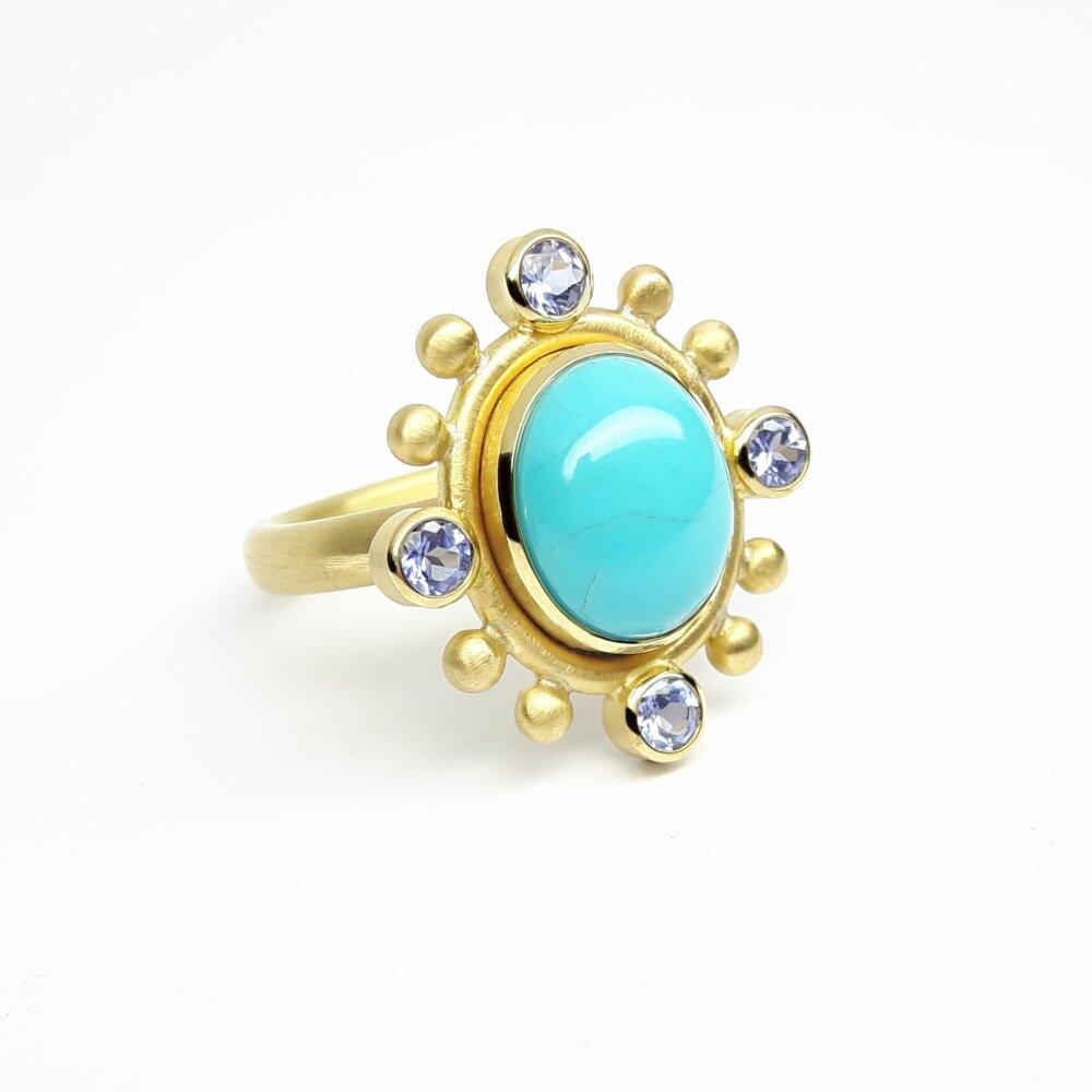 Bague en or jaune 18kt,  turquoise et tanzanites. Pièce unique.