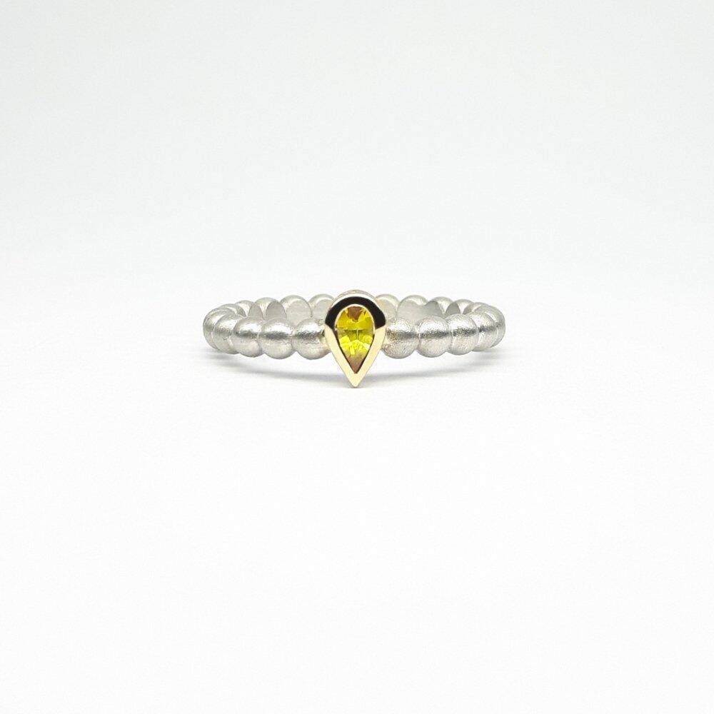 "round around", Kugelring aus 925er Silber, 18kt Gelbgold und Turmalin.