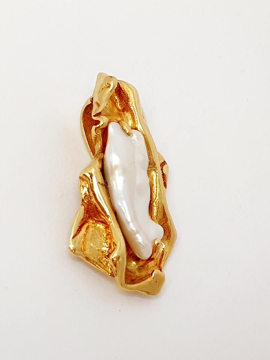 # Yellow gold pendant with pearl ( Price: €275 + 14.6g of your gold )