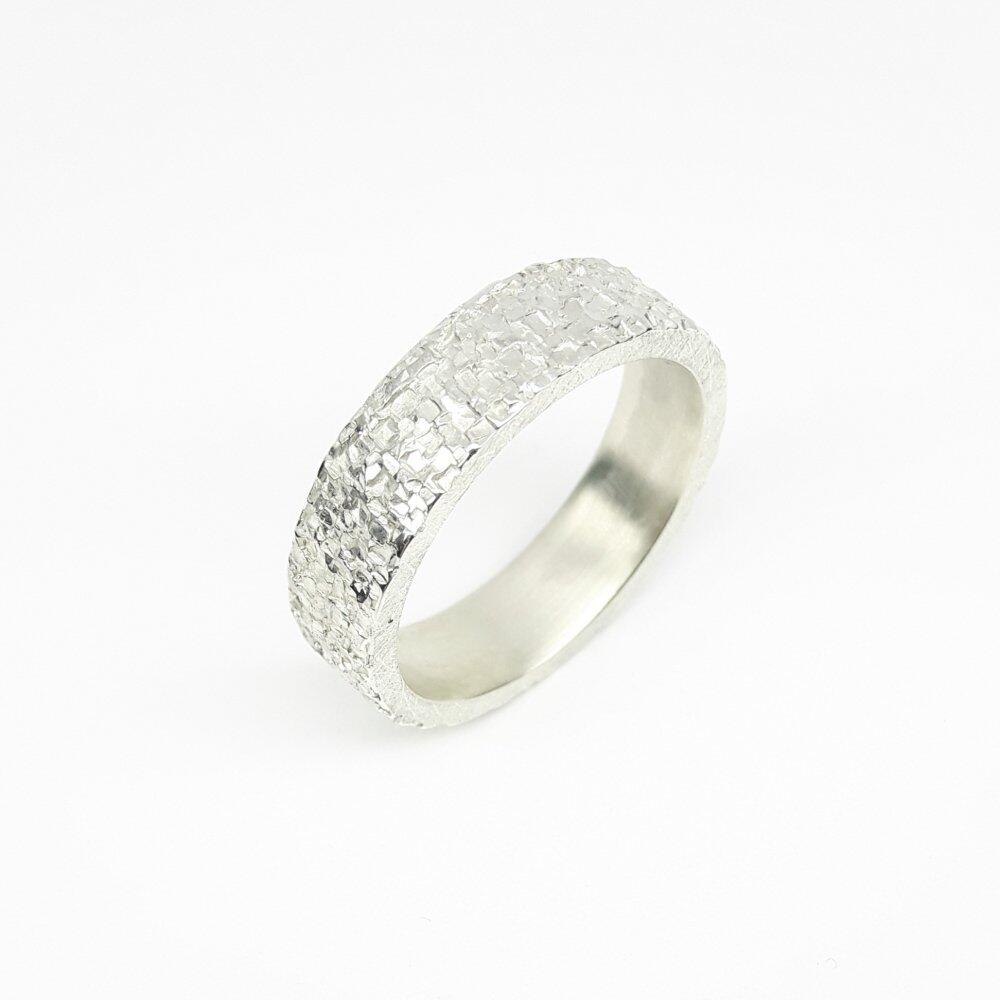 Bague en argent 925/- martelée. Pièce unique.