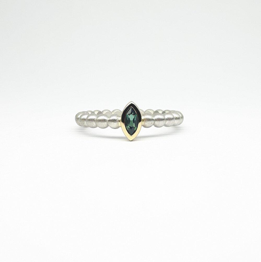 "round around", ball ring in 925 silver, 18kt yellow gold and green tourmaline.