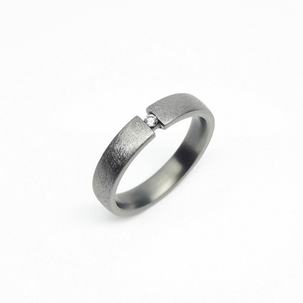 "icemat", ring made of tantalum 999/-. and diamond. Unique piece.