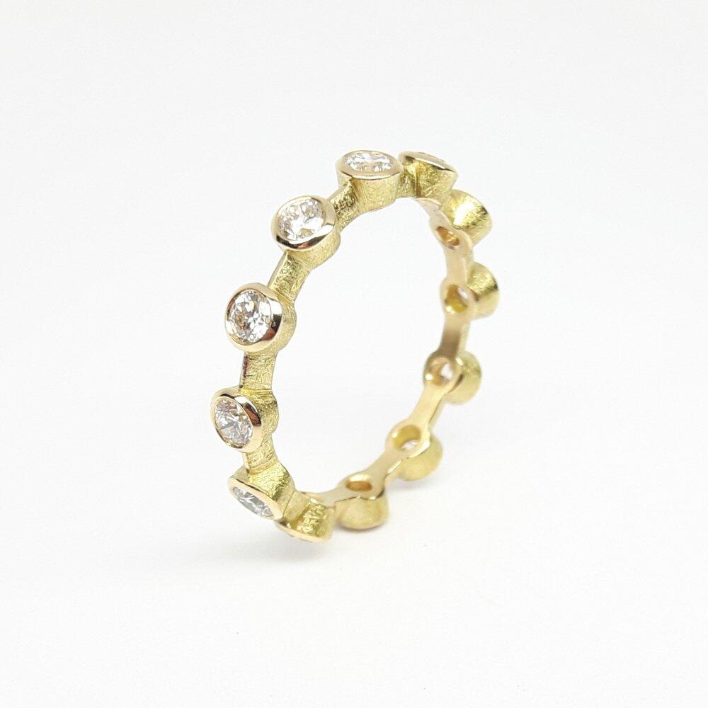 Bague mémoire en or jaune 18kt et 12 brillants ø2,6mm. Pièce unique.