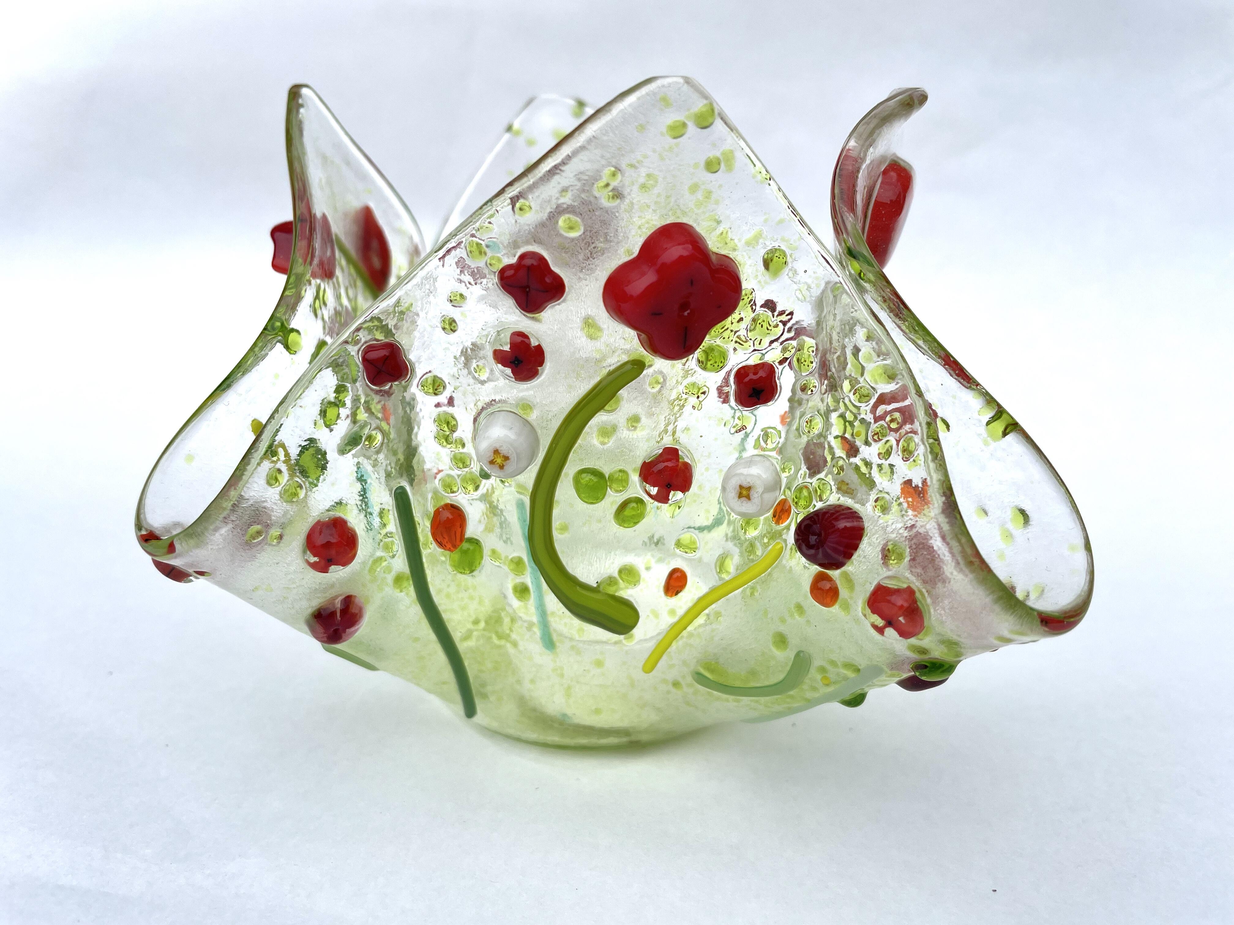 Bougie à chauffe-plat en verre transparent, avec millefiori floral et accents colorés, rouge, pièce unique