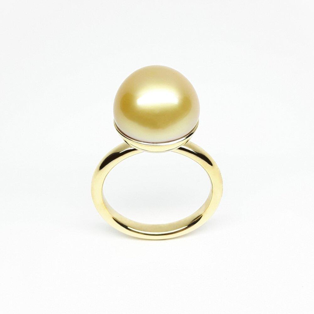 "Big Ol' Sun" Ring aus 18kt Gelbgold und 13,4mm Südseeperle. Unikat.
