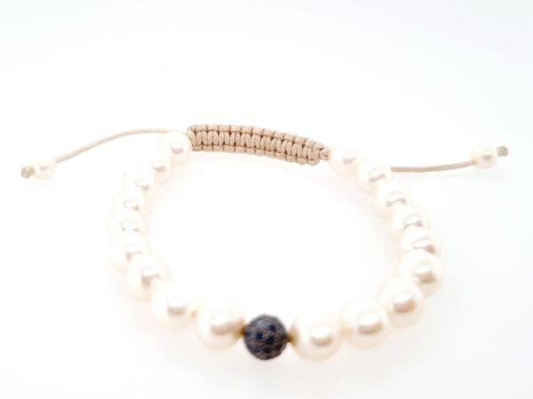 # Pearl bracelet with blue sapphire