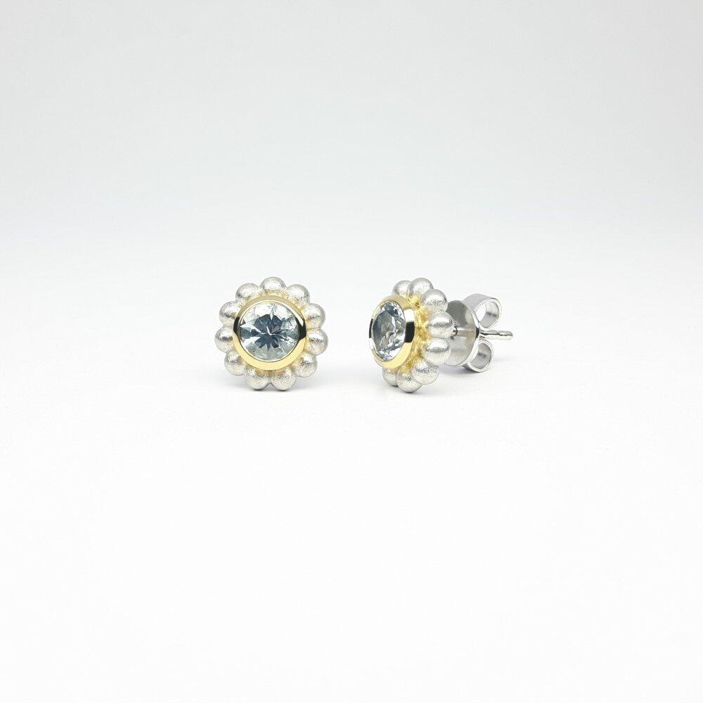 "round around", ear studs in 925 silver, 18kt yellow gold and aquamarine Ø5mm.