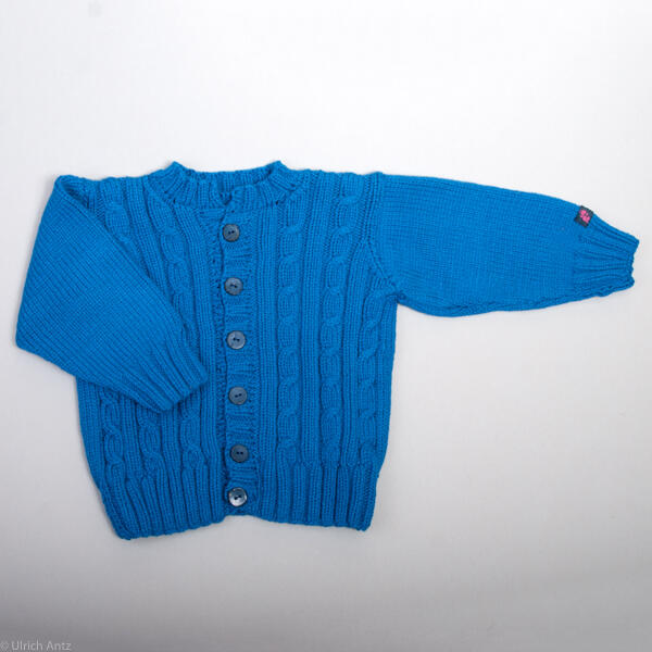 Veste pour enfants avec motif torsadé, tricotée à la main