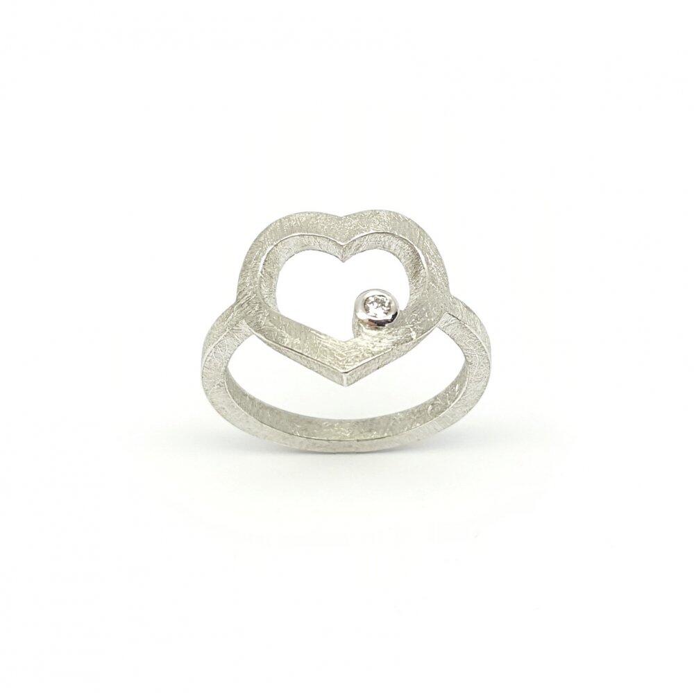 Bague "Heart" en or blanc 18kt et diamant.