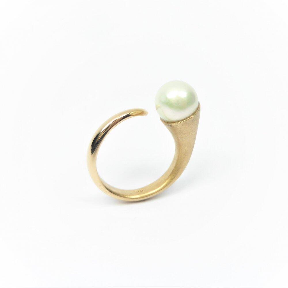 Solitair-Ring aus 18kt Rotgold mit Perle. Unikat.