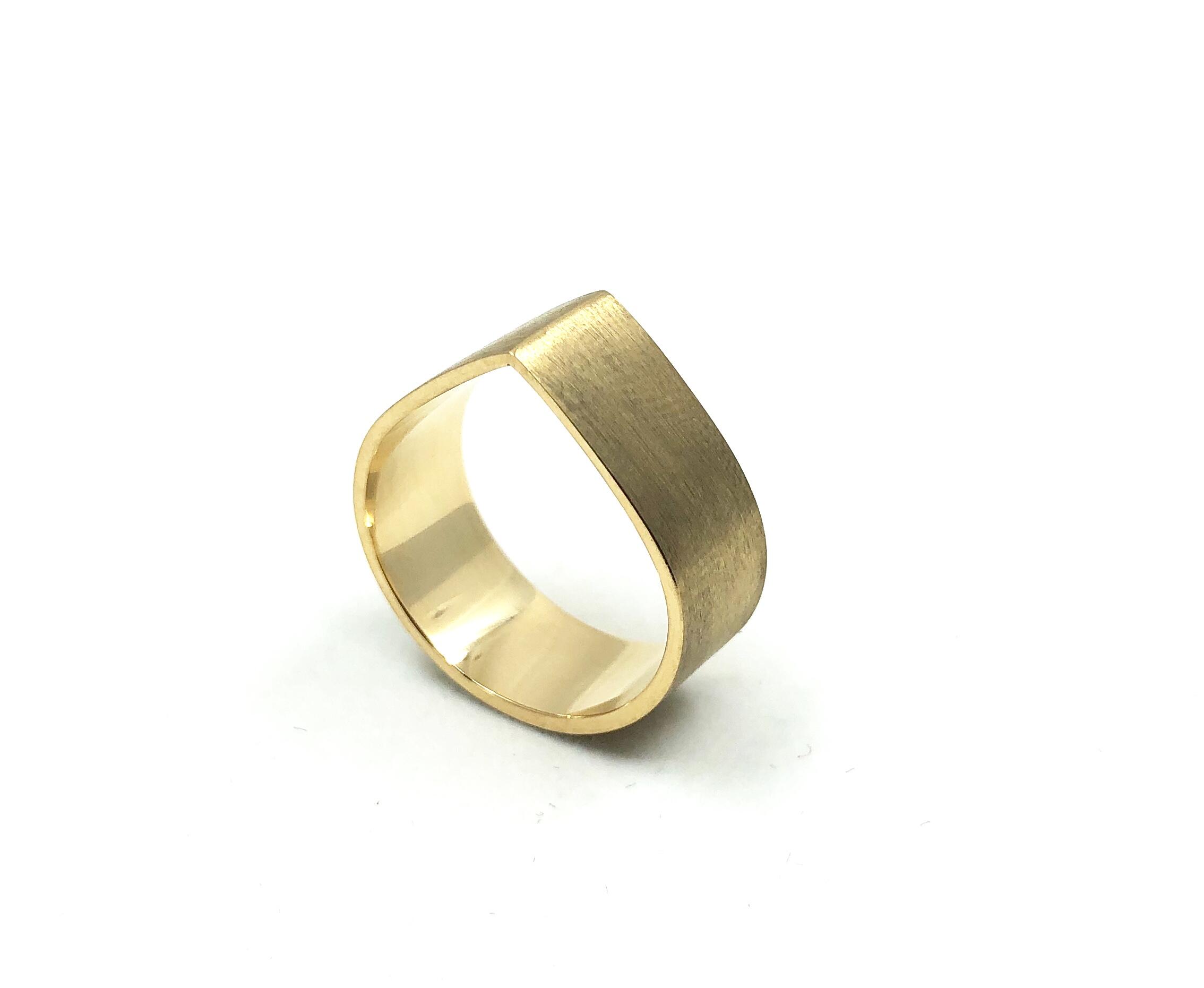 Ring in 18 ct 750 yellow gold / Nancy Fis Jewellery