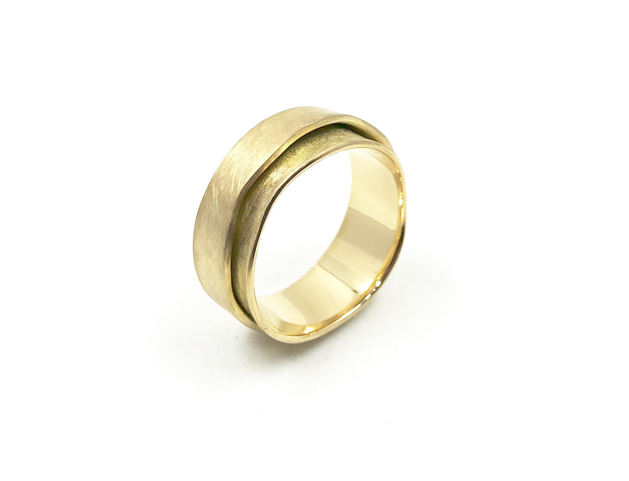 Ring in 18 ct 750 yellow gold / Nancy Fis Jewellery