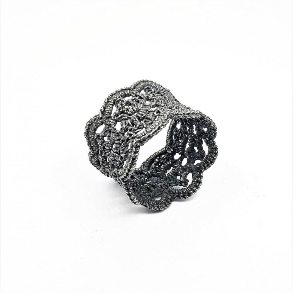 Ring in silver hand crocheted, blackened. "Fillet ring N°8". Unique piece!