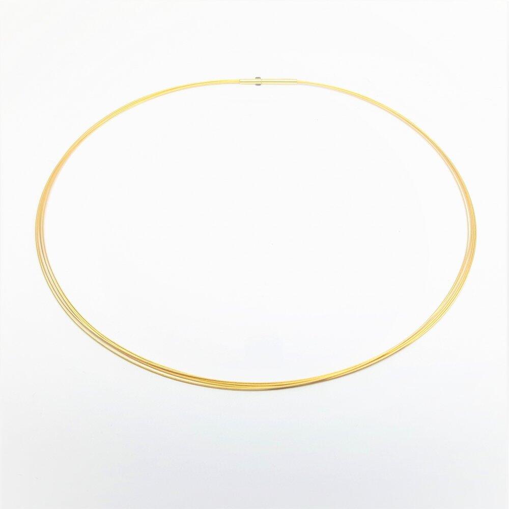 Collier en or jaune 18kt à 5 tours. Ce collier est adapté à tous pendentifs de notre collection.
