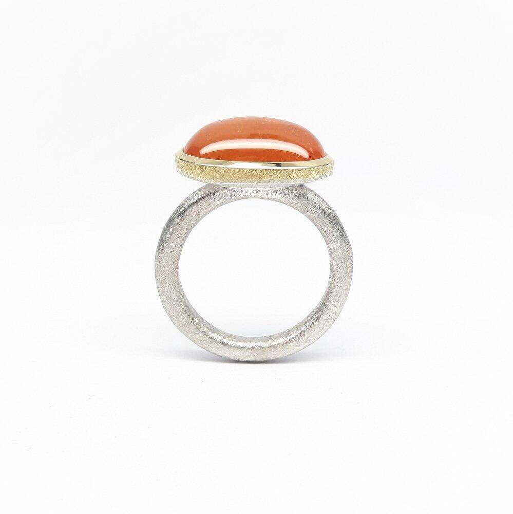 Ring aus 925er Silber, 18kt Gelbgold und Mandaringranat. Unikat.