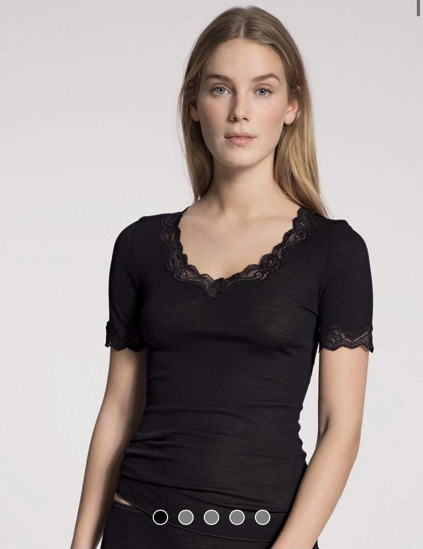 Black v neck t 2025 shirt ladies