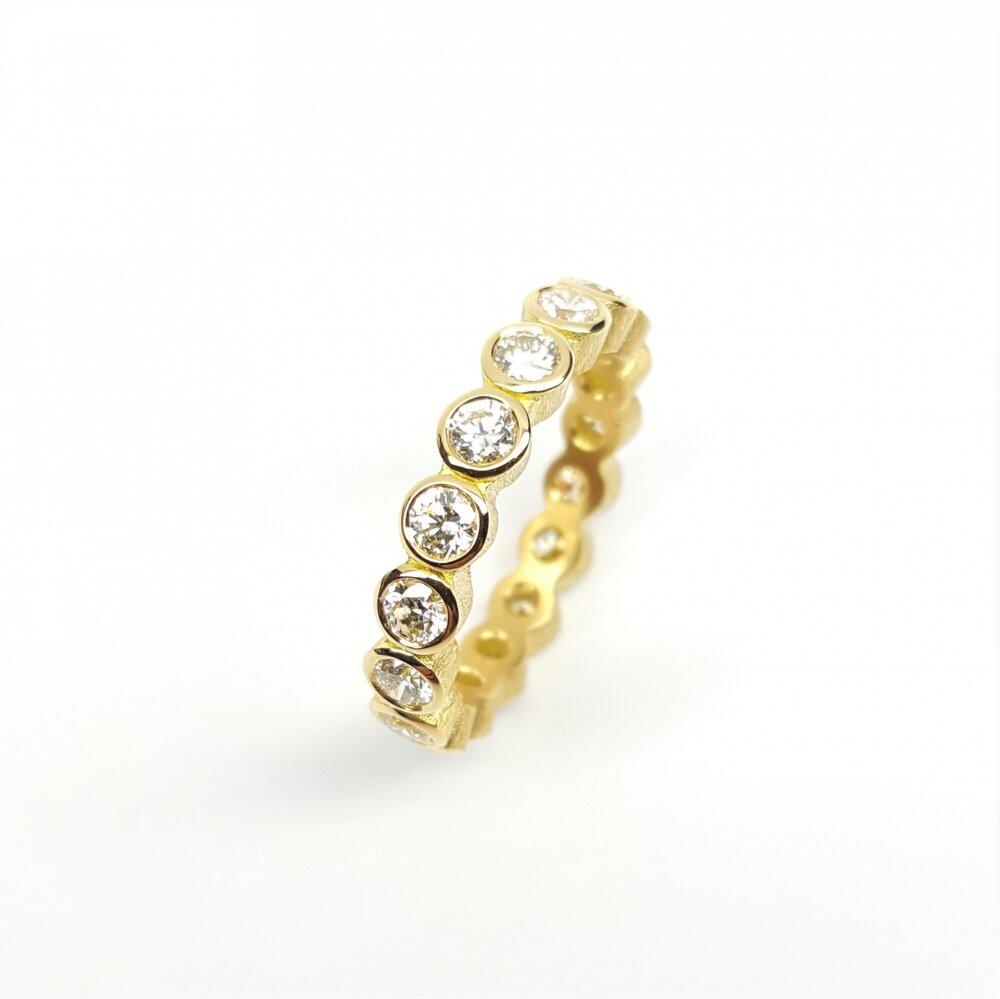 Ring "endless memories", 18kt Gelbgold und 17 Diamanten 3mm à 1,74ct. Unikat.