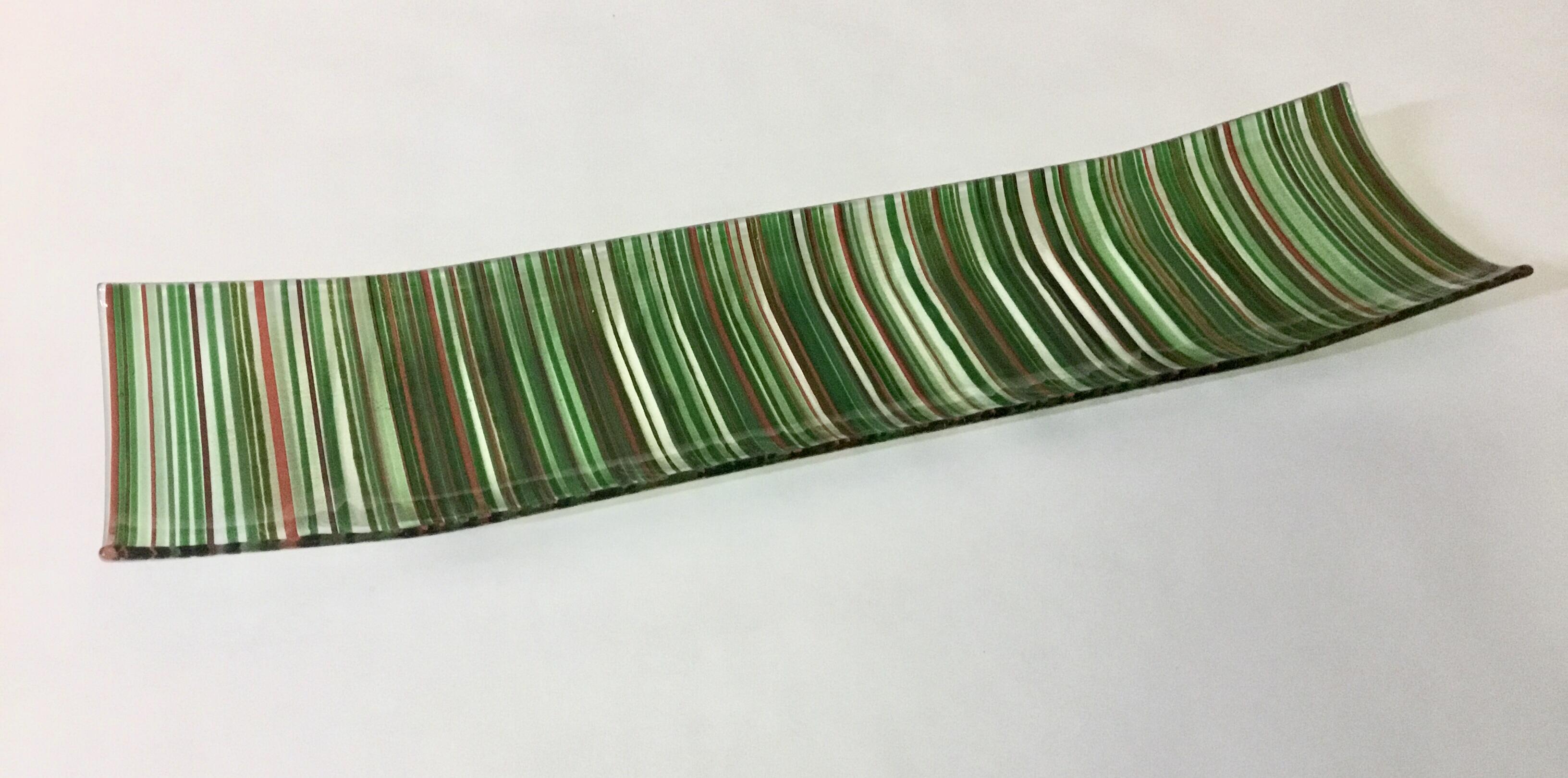 Elegante Schale in gruen, rot, weiss, handgemacht 