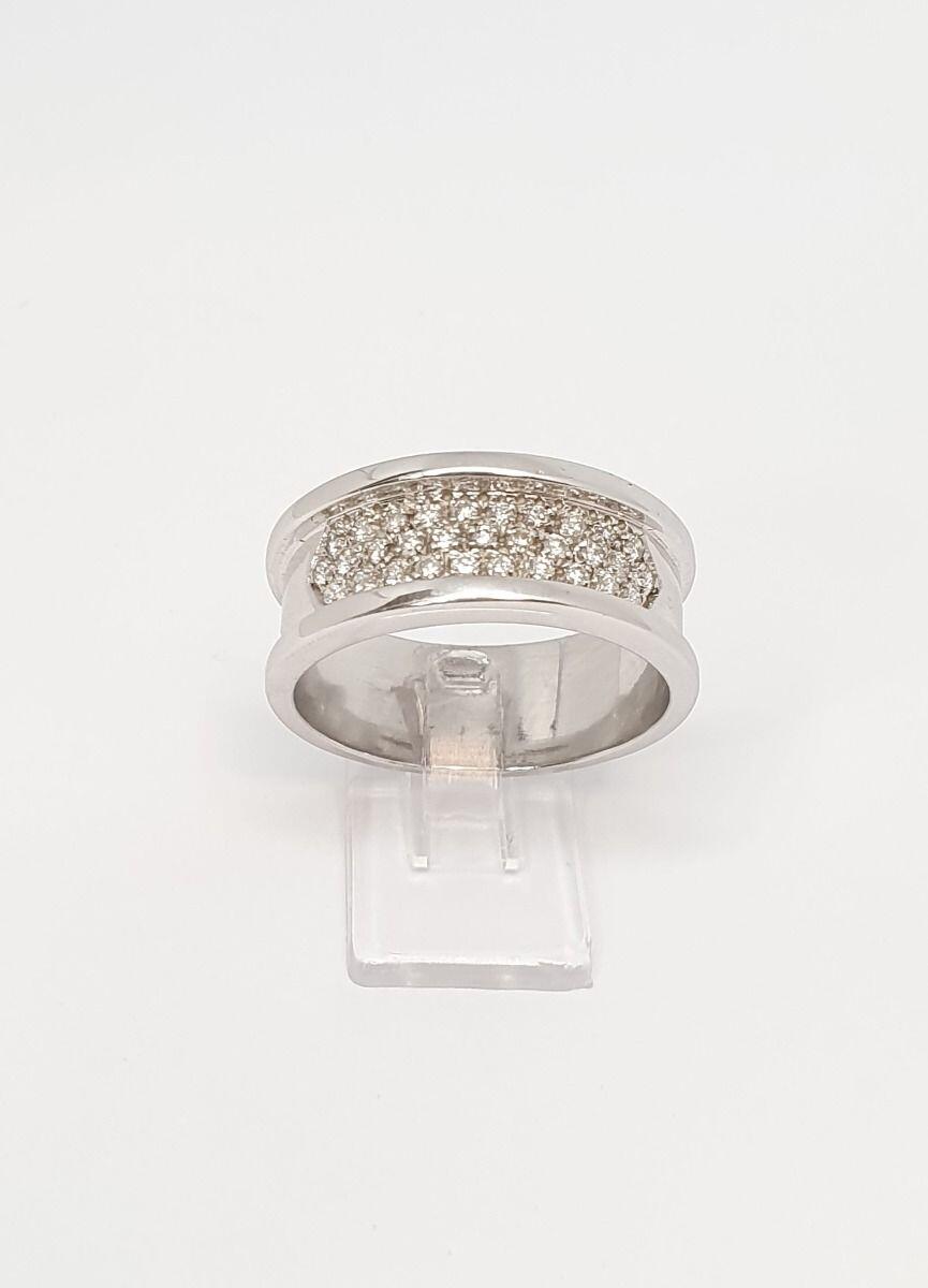 # Bague or blanc avec 0.31ct diamants naturel