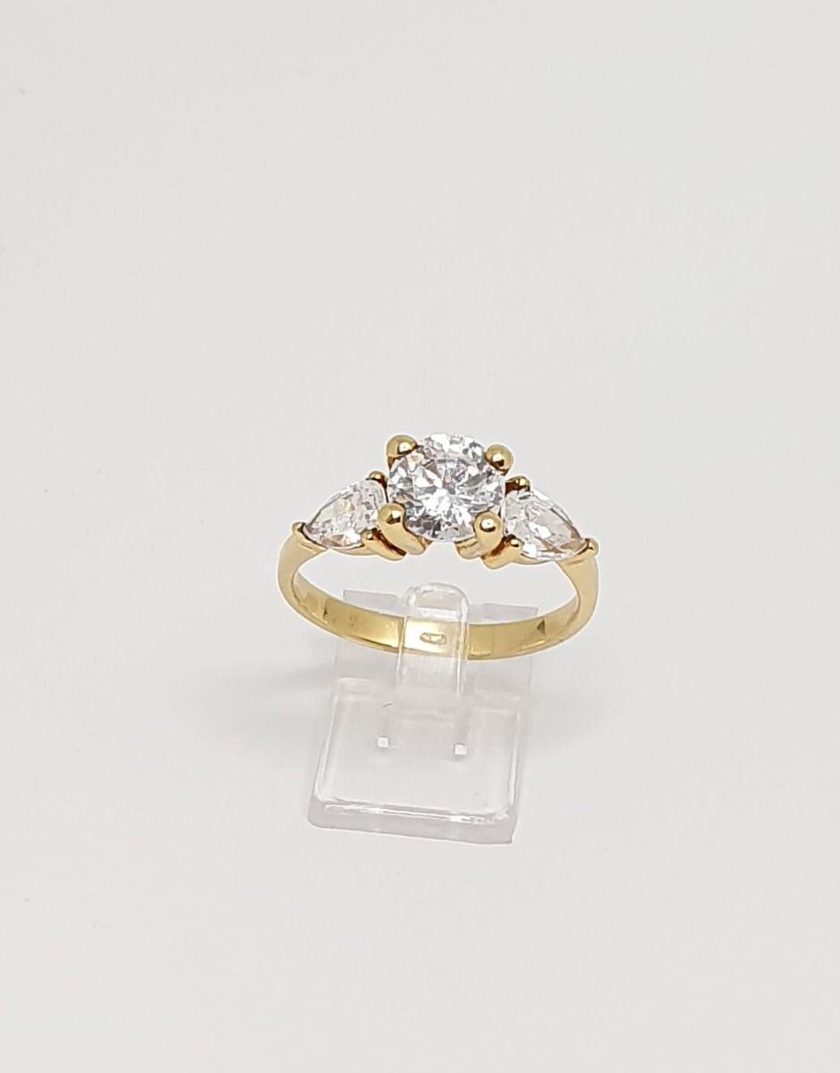 # Yellow gold ring with 3 zircons