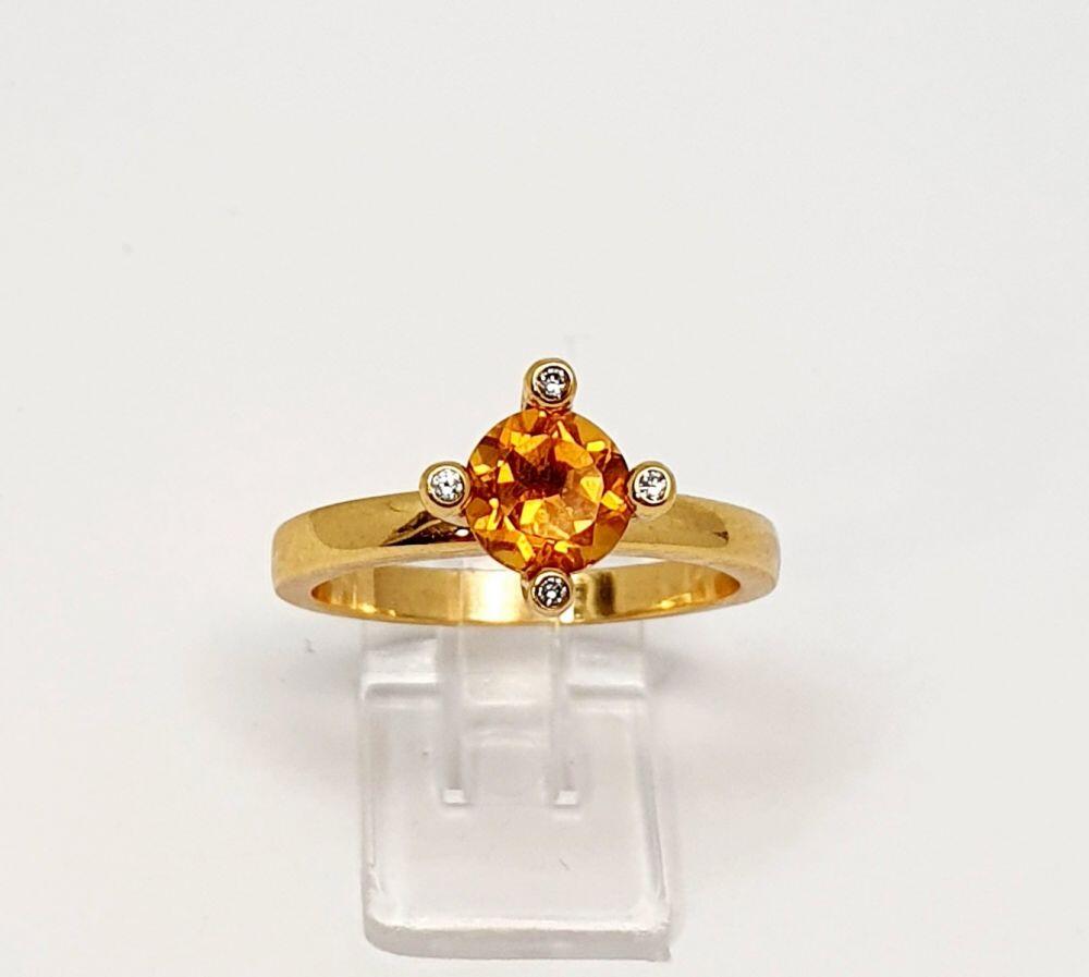 # Bagues or jaune avec 0.80ct citrine et 0.03ct diamants naturel serti dans le 4 giffes