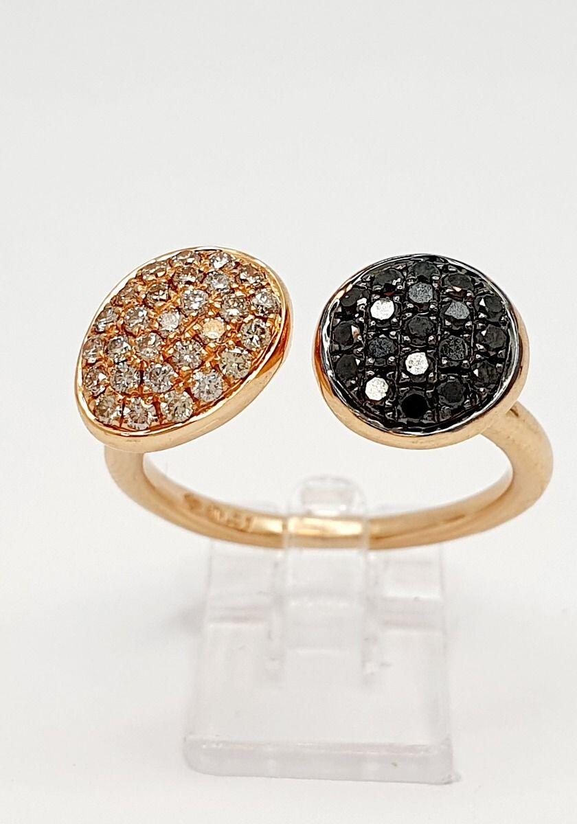 # Bague or rose avec 0.52ct diamants natureles noire et blanc