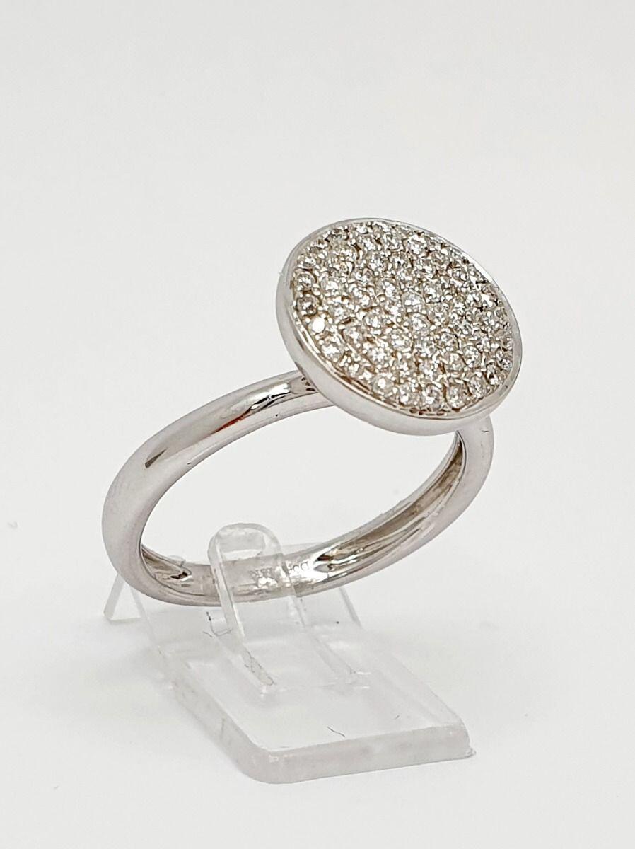 # Bague or blanc avec 0.44ct diamts naturels