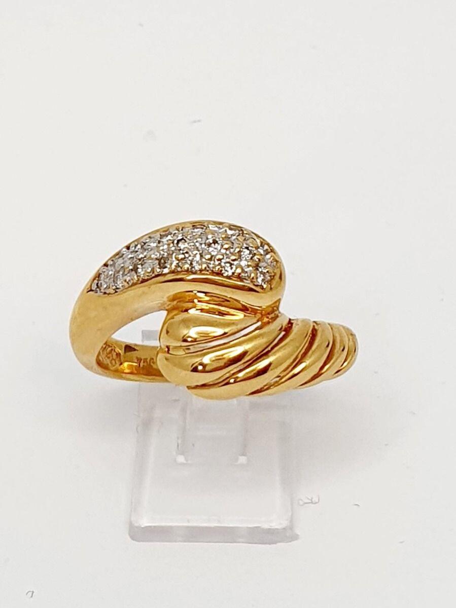 # Yellow gold ring with 0.16ct natural diamonds