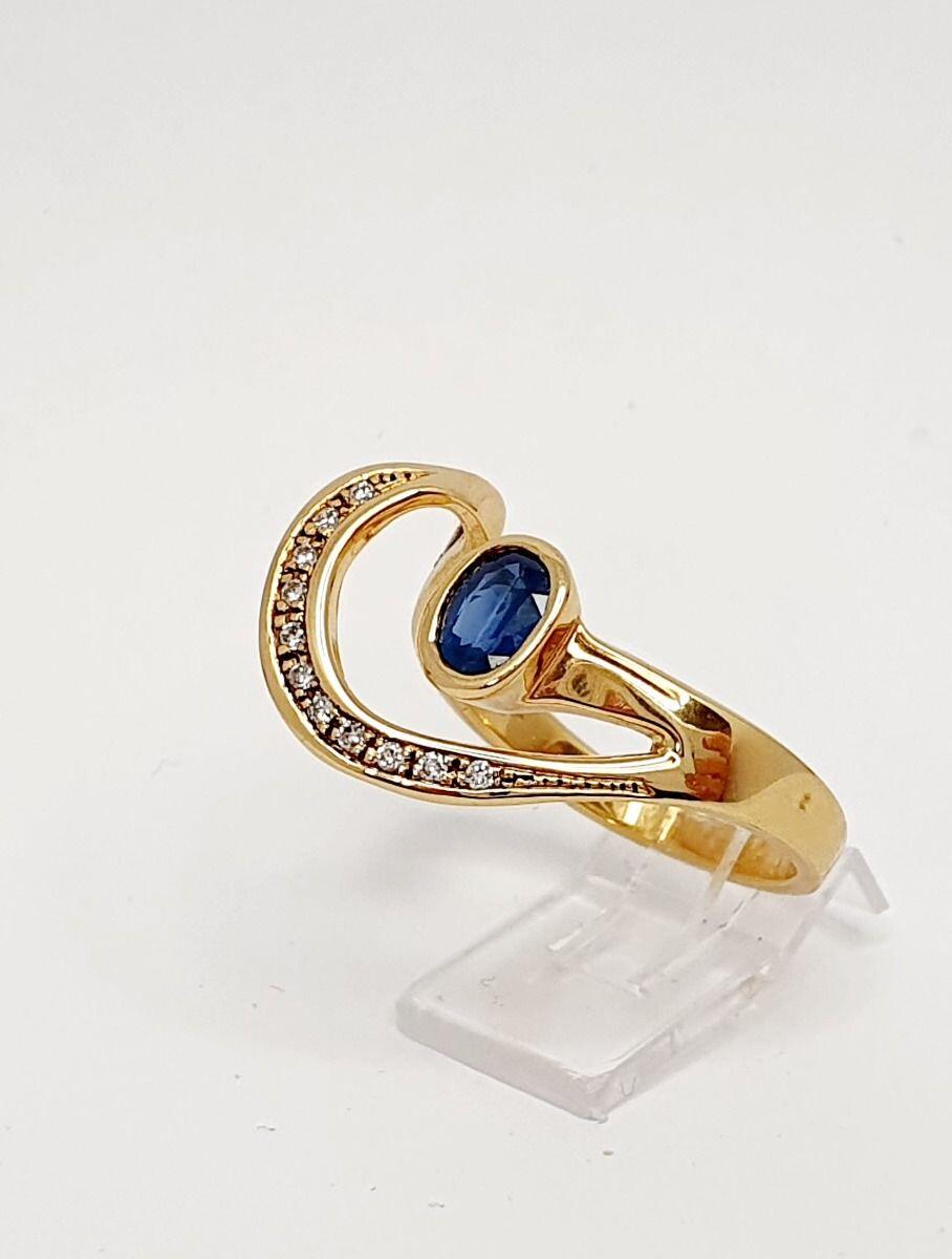 # Yellow gold design ring with 0.61ct sapphire and 0.16ct natural diamonds