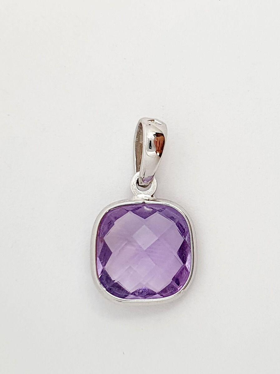 # White gold pendant with square amethyst