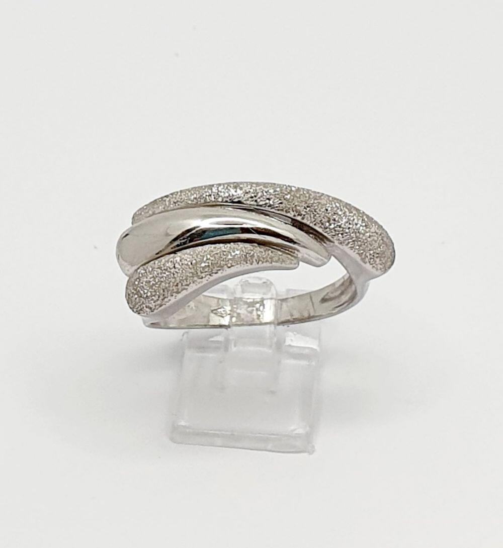 # White gold swooch diamond ring