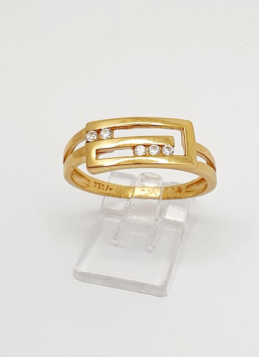 # Yellow gold ring with zircons