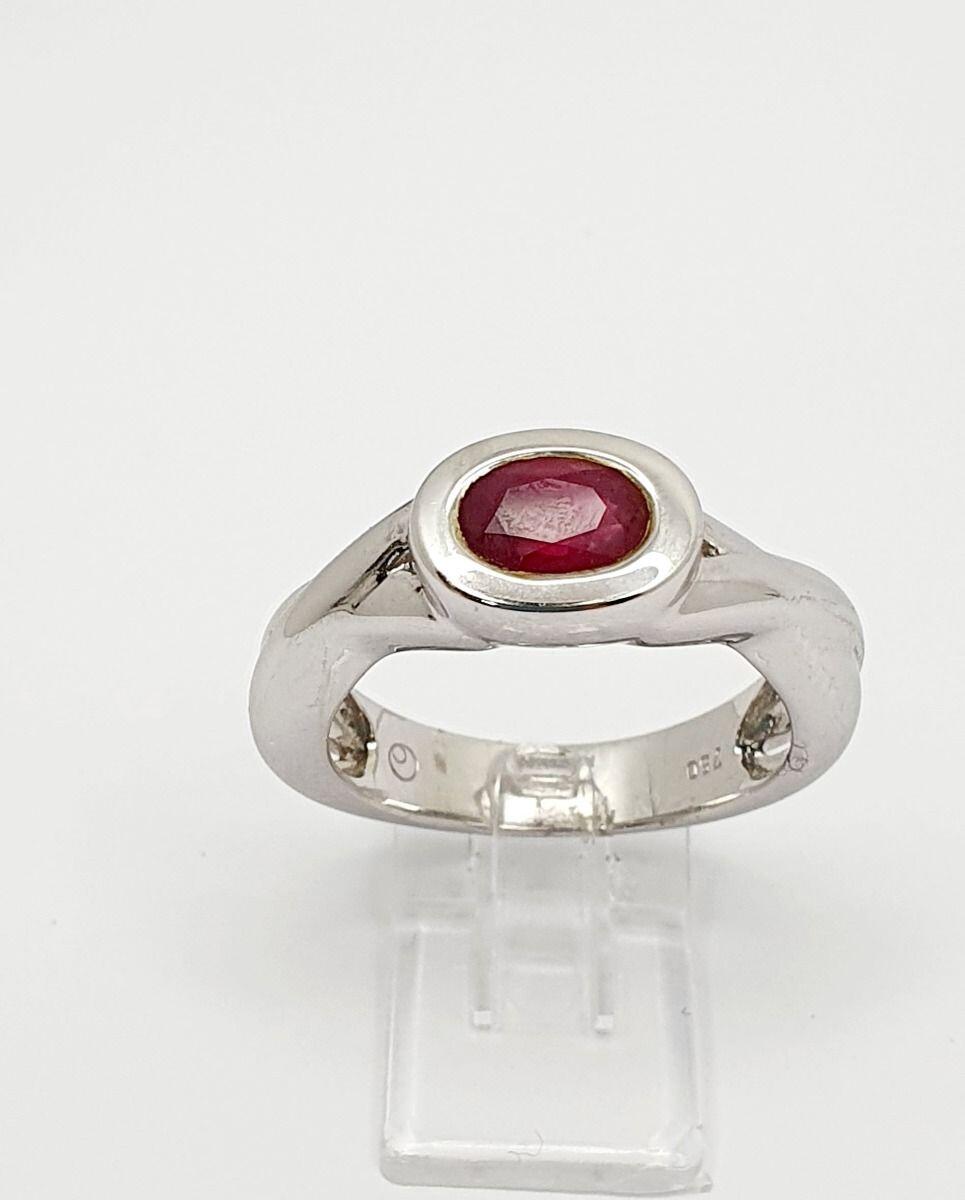 # White gold ring with ruby