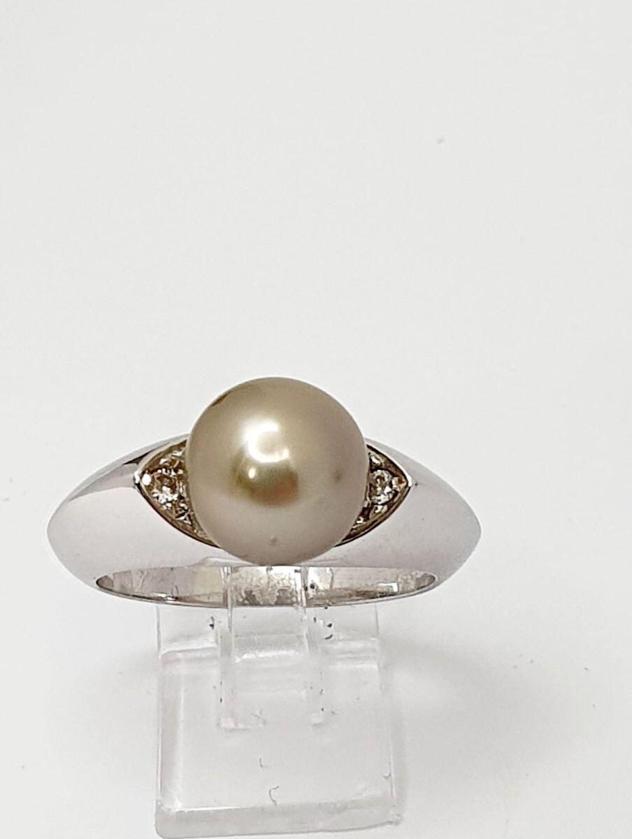 # White gold ring with Tahitian pearl and 0.05ct natural diamonds