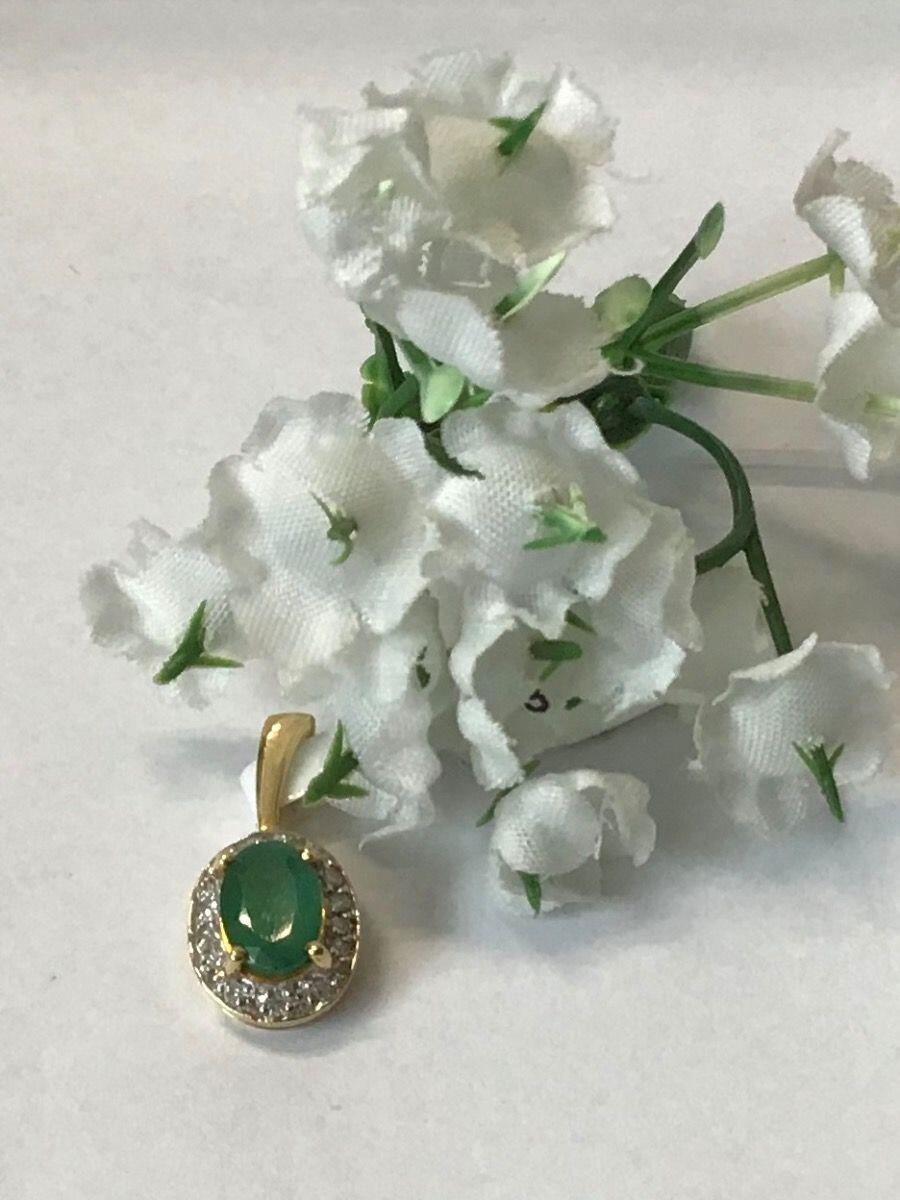 # Yellow gold pendant with emeralds and natural diamonds