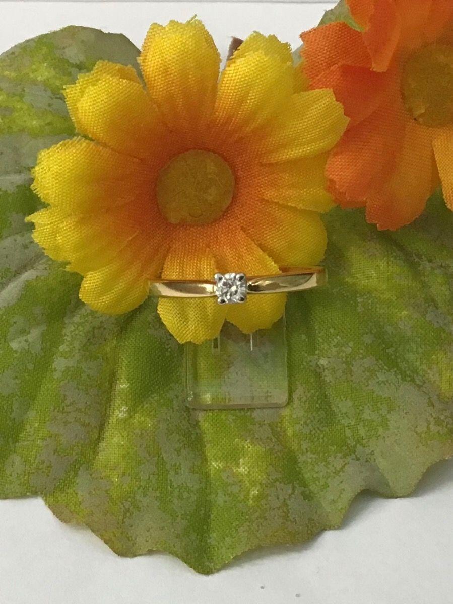 # Solitärring aus Gelbgold 4 Krappen aus Weißgold mit Naturdiamant 0.12ct. G Si