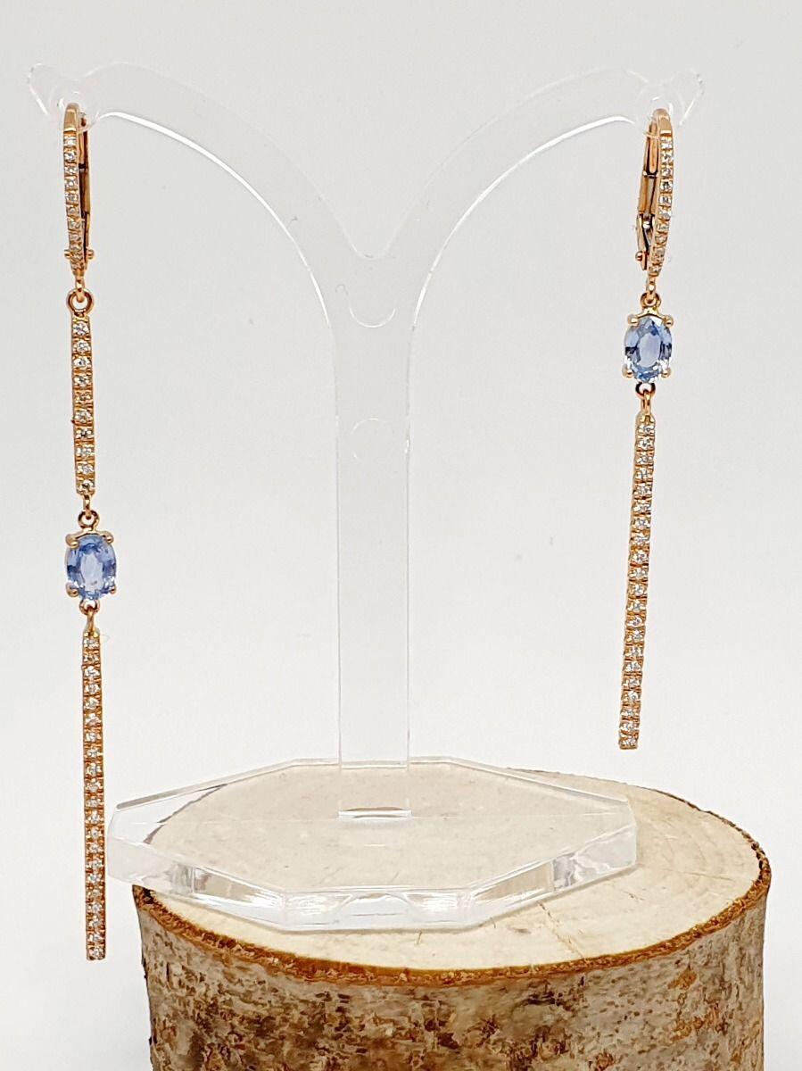 # Asymmetrische Ohrringe in Roségold mit 1.24ct blauem Saphir und 0.42ct Naturdiamanten