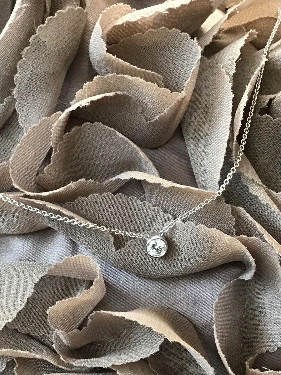 # 750/000 white gold collar set with 0.35ct diamonds GVS2