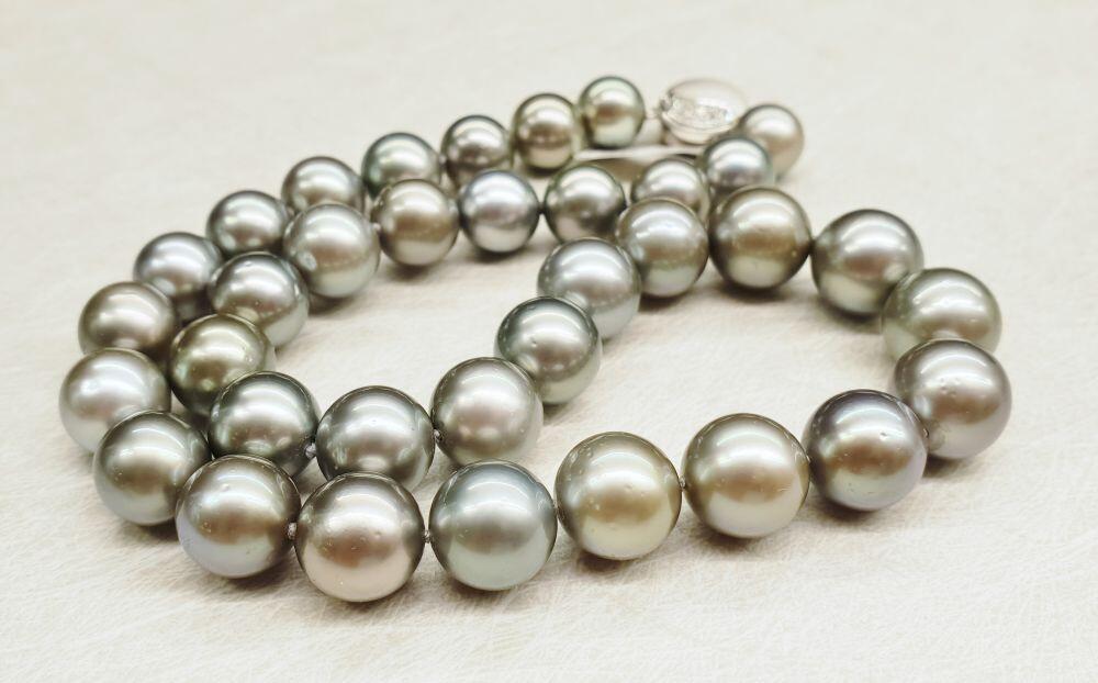 Perlenkette 41cm aus Tahitiperlen 10mm-12,5mm und 0.21ct Naturdiamanten