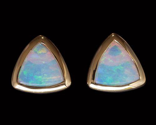 # Yellow gold earrings with 1.04ct opal