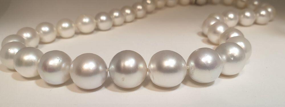 Beautiful South Sea pearl necklace, 47cm, 11-16mm with white gold clasp and 0.29ct diamonds