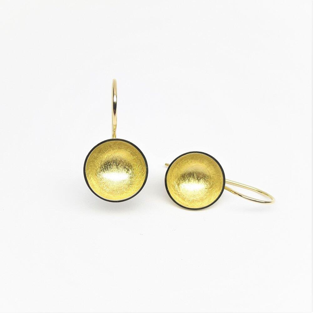 Earrings in 18kt yellow gold.