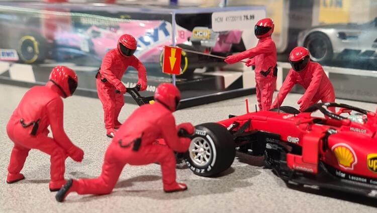 Formula One F1 Pit Crew 7 Figurine Set Team Red for 1/43 Scale Models by  American Diorama 38382