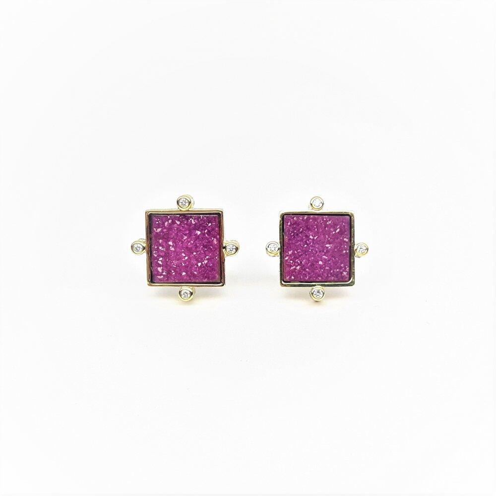 Stud earrings in 18kt yellow gold, cobalt calcite and diamonds. Unique piece.