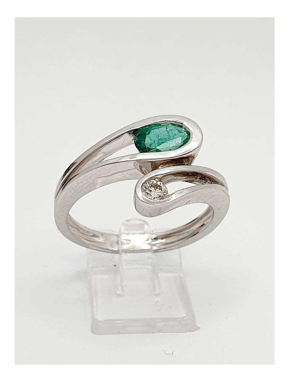 # White gold ring with 0.42ct emerald and 0.10ct natural diamond