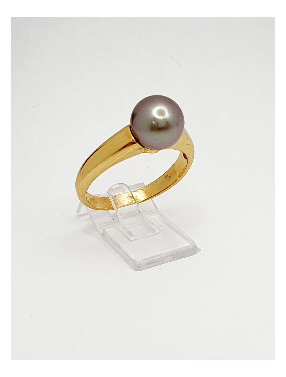 # Yellow gold ring with Tahitian pearl