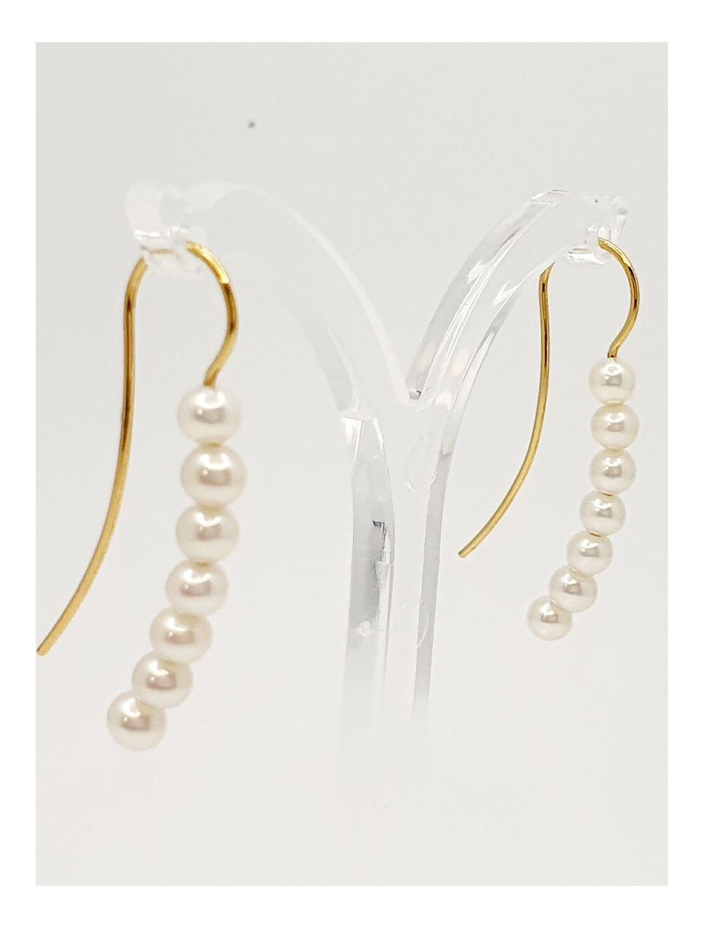 # Yellow gold earrings with fresh water pearls