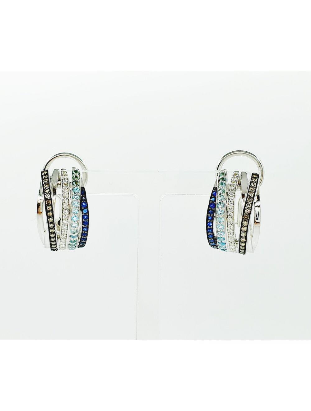 # Boucles d'oreilles avec 0.30ct topaz bleu, 0.36ct saphir bleu, 0.18ct diamants chocolat naturels et 0.15ct diamants naturels