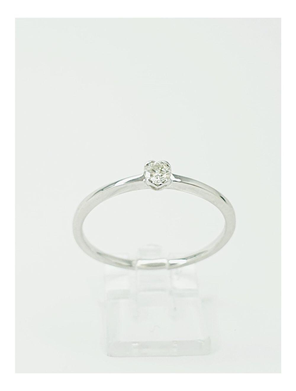 # Bague solitaire or blanc avec 0.10ct diamant naturel serti latéral en forme de coeur