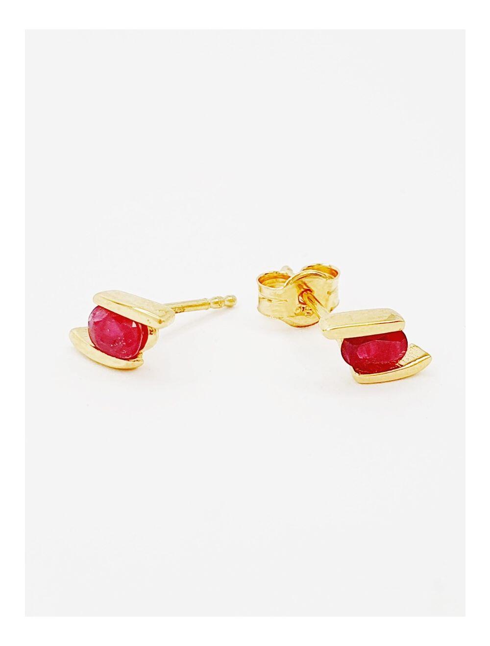 # Yellow gold earrings with 0.50ct ruby